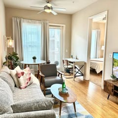 Cozy Mid Century Modern |MD Anderson| FREE Parking