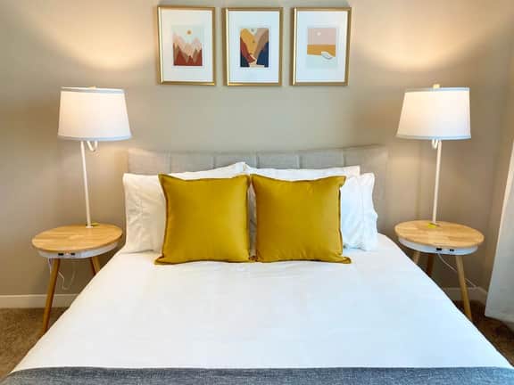 Cozy Mid-Century Modern FREE parking | MDAnderson - Image 2