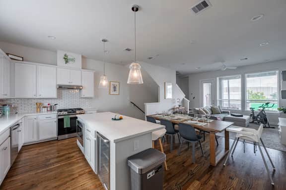 StayCozy | 5 Min to MD Anderson | Peaceful Fully-Equipped Home for Patients & Families - Image 3