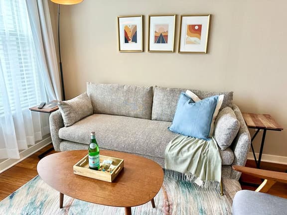 Cozy Mid-Century Modern FREE parking | MDAnderson - Image 1